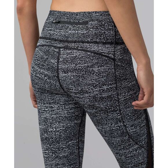 Lululemon Pace Perfect Crop in Air Time White Black / Black Size 8 - Picture 13 of 13